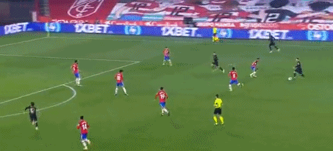 曼联对西汉姆的新布莱恩·姆贝莫罚球判决：裁判的智慧与争议